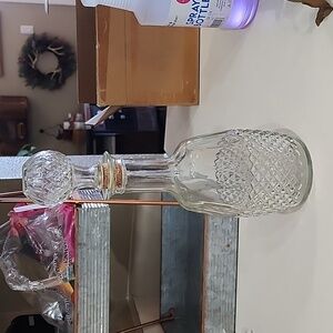 Vintage Clear Crystal Glass Diamond Pattern Decanter Mogen David 1982 Cork Flaw